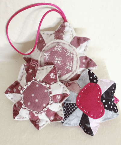 Mini stelle di Dresda imbottite da appendere