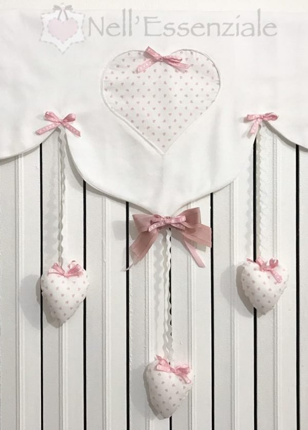 Copritermosifone Romantico con cuori pendenti