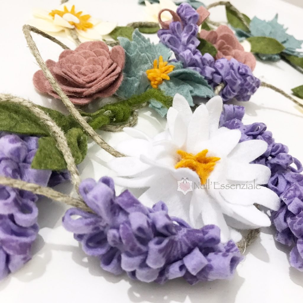 Tutorial per realizzare una ghirlanda di fiori di feltro