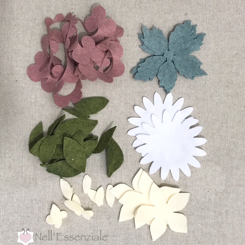 ghirlanda di fiori di feltro