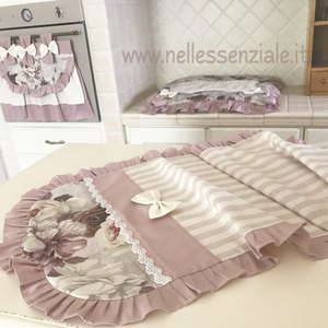 Nuova linea flowers coordinato con runner coprifornelli e copriforno