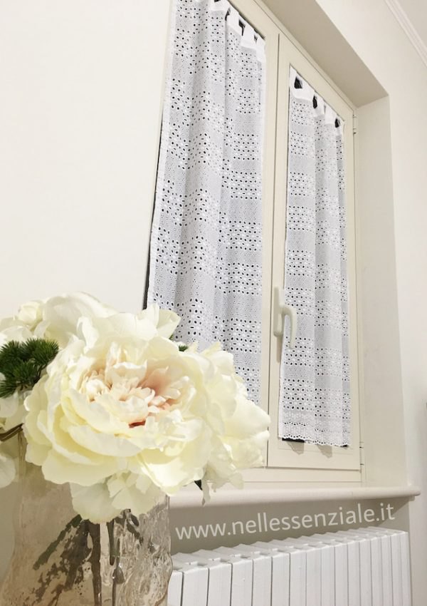 Tende in pizzo san gallo in stile shabby