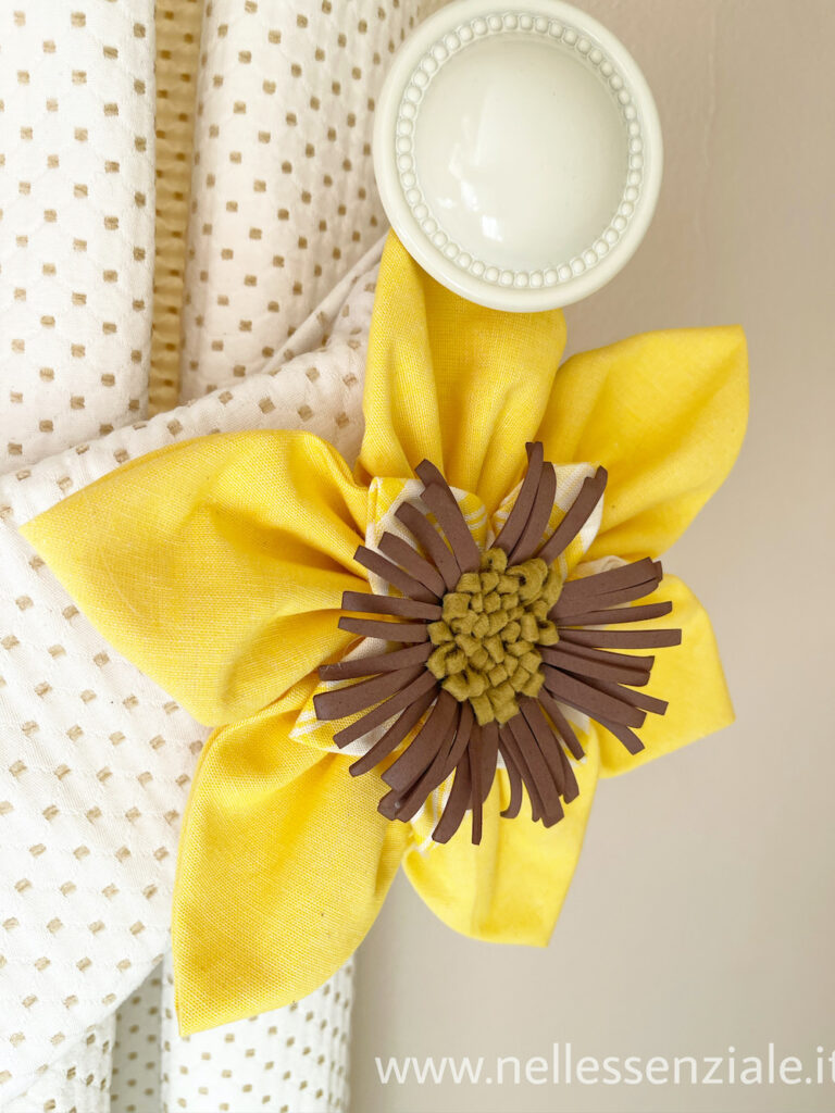 Come fare un girasole in tessuto