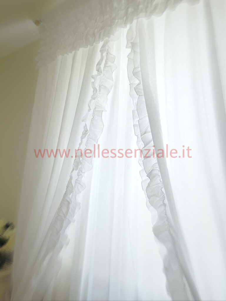 tenda in stile shabby con calate