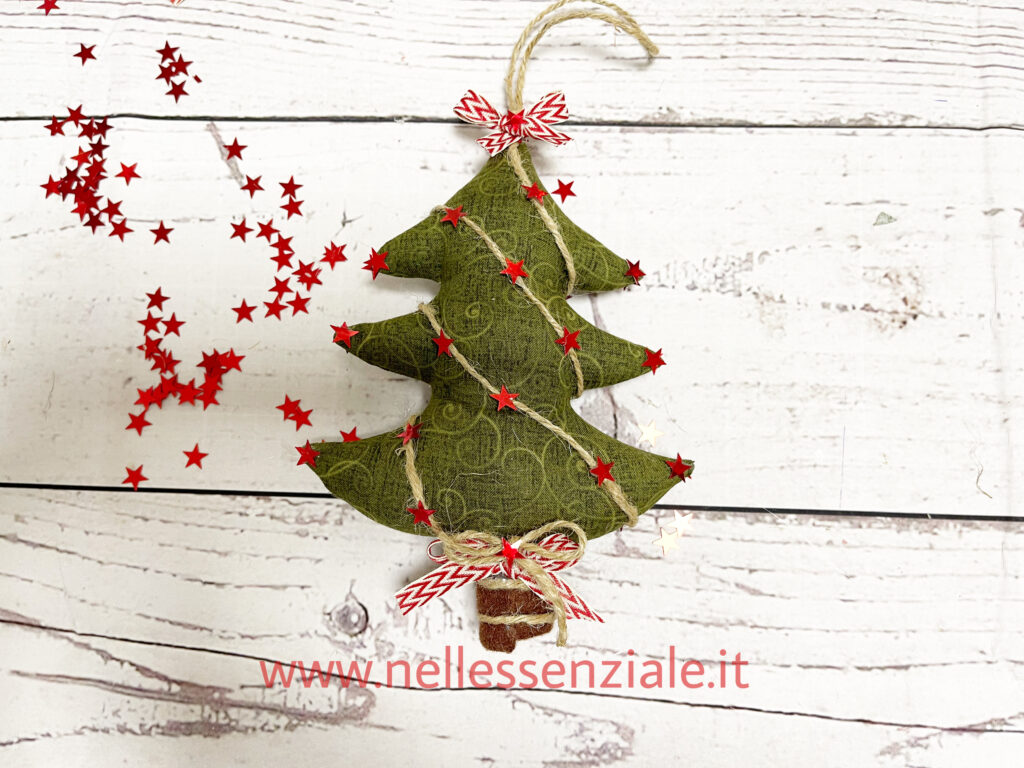 Albero di natale di stoffa imbottito fai da te